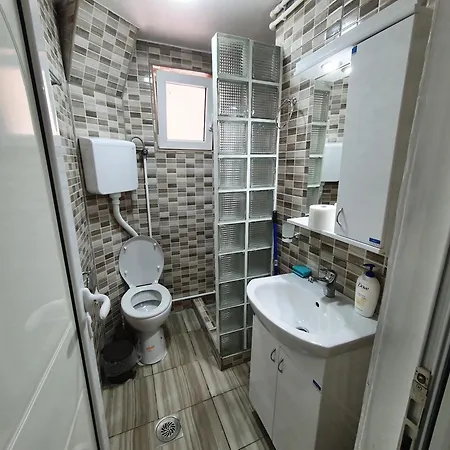 Apartament Smestaj Miki 2 *